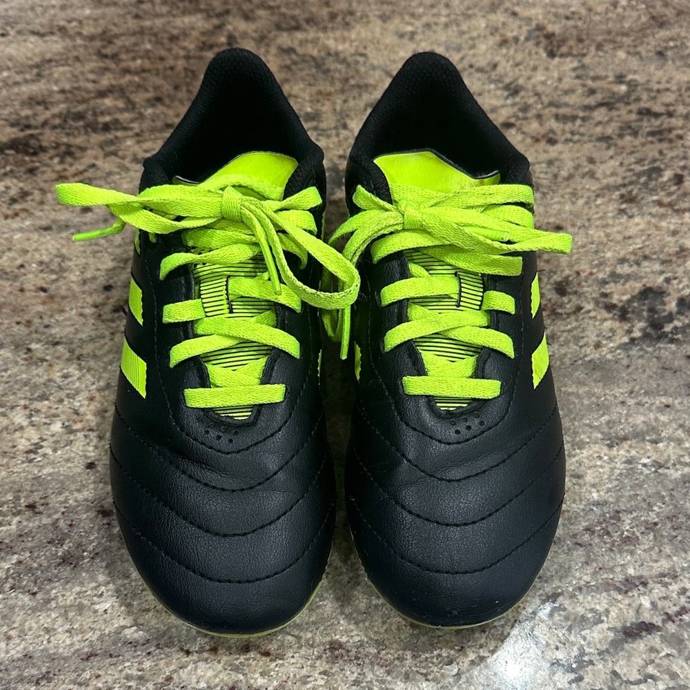 adidas Kids Black and Neon Green soccer cleats little boys Sz 2